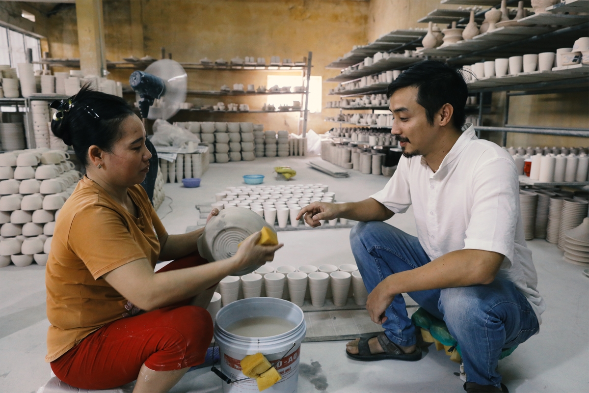 nghe nhan Pham Tuan Dat gom su Hai Long