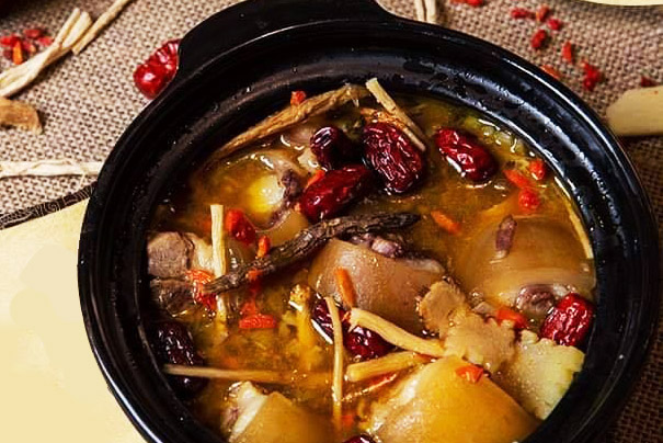 nồi đất hầm canh đuôi bò hầm thuốc bắc