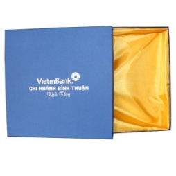 Hộp bát đĩa sứ Viettinbank hộp xanh lót lụa vàng