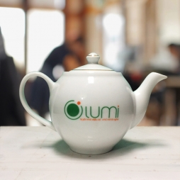Ấm trà bằng sứ in logo thương hiệu OLUMI (Trắng)