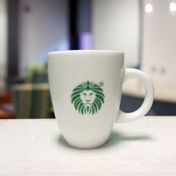 Cốc trắng quai c in logo