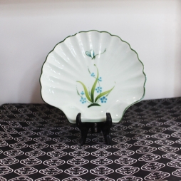 Đĩa sứ cách điệu vỏ sò S3 vẽ Chuồn chỉ xanh (Trắng)