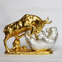 tượng trâu bằng gốm sứ dát vàng