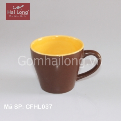 Cốc sứ uống cà phê màu nâu lòng vàng