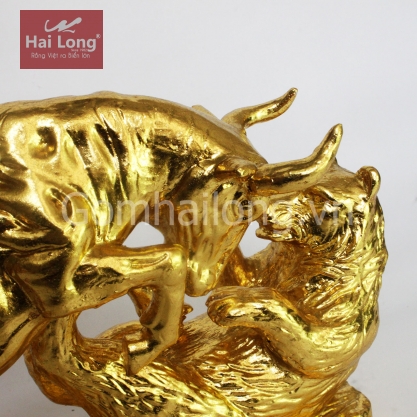 Tượng trâu phong thủy góm sứ phủ vàng_4